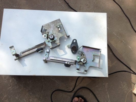 ชุดกุญแจฮอนด้าแจ๊ส ปี 05 สภาพดี มีกุญแจคอพวงมาลัย ประตูขวา ประตูซ้าย และฝาท้าย ชุดกุญแจฮอนด้าแจ๊ส ปี 05 สภาพดี มีกุญแจคอพวงมาลัย ประตูขวา ประตูซ้าย และฝาท้าย