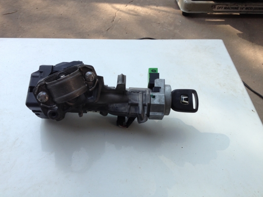 ชุดกุญแจฮอนด้าแจ๊ส ปี 05 สภาพดี มีกุญแจคอพวงมาลัย ประตูขวา ประตูซ้าย และฝาท้าย