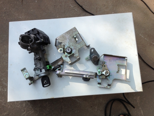 ชุดกุญแจฮอนด้าแจ๊ส ปี 05 สภาพดี มีกุญแจคอพวงมาลัย ประตูขวา ประตูซ้าย และฝาท้าย ชุดกุญแจฮอนด้าแจ๊ส ปี 05 สภาพดี มีกุญแจคอพวงมาลัย ประตูขวา ประตูซ้าย และฝาท้าย