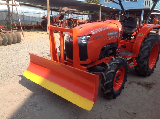 ปัญญาแทรคเตอร์มาแล้ว...จัดมาตามคำเรียกร้อง คูโบต้า L3608 ใบมีดคานล่าง  ผาน6x22