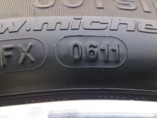 ขายแม็กLENSO (แม็กทำสีแล้ว) 4รู100,114 พร้อมยางMICHELIN 185/60R15 ยางปี11 ดอกยางลึกเท่ากันไม่แตกลายไม่กินข้างสภาพยาง90\% (ยางไม่มีปะ) จำนวน 1 ชุด