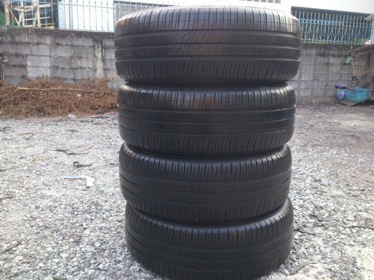 ขายยาง MICHELIN 215/60R16 ยางสัปดาห์ที่13ปี13 ดอกยางนิ่มลึกเท่ากันใช้งานน้อยไม่แตกลายไม่กินข้างสภาพยาง95\% (ไม่มีปะ) สวยๆ จำนวน 1 ชุด