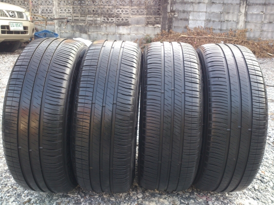 ขายยาง MICHELIN 215/60R16 ยางสัปดาห์ที่13ปี13 ดอกยางนิ่มลึกเท่ากันใช้งานน้อยไม่แตกลายไม่กินข้างสภาพยาง95\% (ไม่มีปะ) สวยๆ จำนวน 1 ชุด