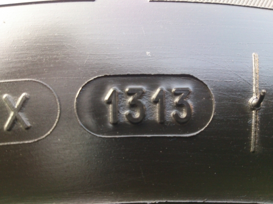 ขายยาง MICHELIN 215/60R16 ยางสัปดาห์ที่13ปี13 ดอกยางนิ่มลึกเท่ากันใช้งานน้อยไม่แตกลายไม่กินข้างสภาพยาง95\% (ไม่มีปะ) สวยๆ จำนวน 1 ชุด