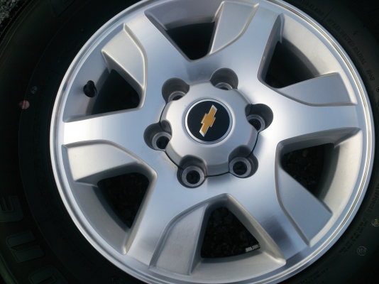 ขายแม๊ก เชฟโรเลต ถอดป้ายแดงพร้อมยาง บริสโตน 245/70R16 ยางสัปดาห์ที่37 ปี13 ตุ่มหน้ายางอยู่ครบทุกเส้น (สภาพใหม่มาก) จำนวน 1 ชุด