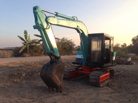 ขายKOMATSU PC60-2 สภาพสวย พร้อมใช้งาน เครื่องดีช่วงล่างดี ใบแทรกเต็ม ราคาต่อรองได้