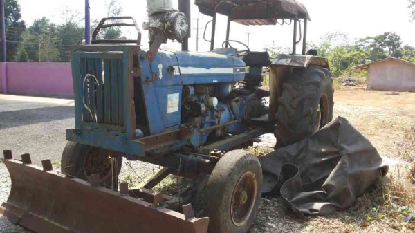 ขายรถไถ FORD 6600 เพลาเดี่ยว 3 จาน ใบมีดดันหน้า ไม่มีเอกสาร ราคา 250000