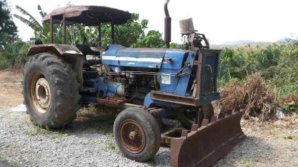 ขายรถไถ FORD 6600 เพลาเดี่ยว 3 จาน ใบมีดดันหน้า ไม่มีเอกสาร ราคา 250000