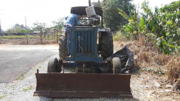 ขายรถไถ FORD 6600 เพลาเดี่ยว 3 จาน ใบมีดดันหน้า ไม่มีเอกสาร ราคา 250000