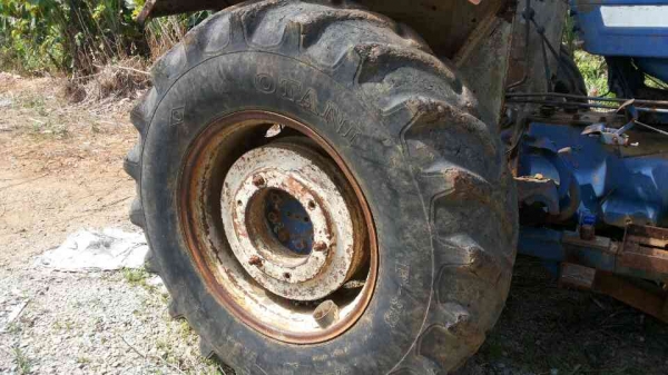 ขายรถไถ FORD 6600 เพลาเดี่ยว 3 จาน ใบมีดดันหน้า ไม่มีเอกสาร ราคา 250000