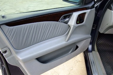 ขาย ฺBENZ E 230   รถสวย เจ้าของขายเองครับ ทะเบียน ประกันพร้อม