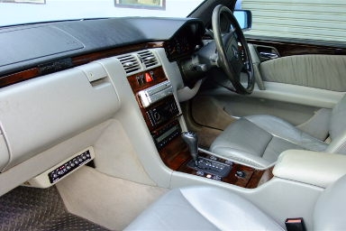 ขาย ฺBENZ E 230   รถสวย เจ้าของขายเองครับ ทะเบียน ประกันพร้อม