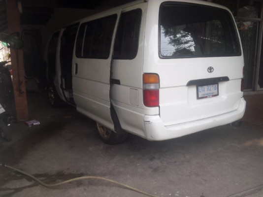 ขายดาวน์ รถตู้ 2J สวยๆๆ สันยาคุยกันได้ ปี2001 ขายดาวน์ รถตู้ 2J สวยๆๆ สันยาคุยกันได้ ปี2001