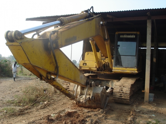 KOMATSU  PC  200