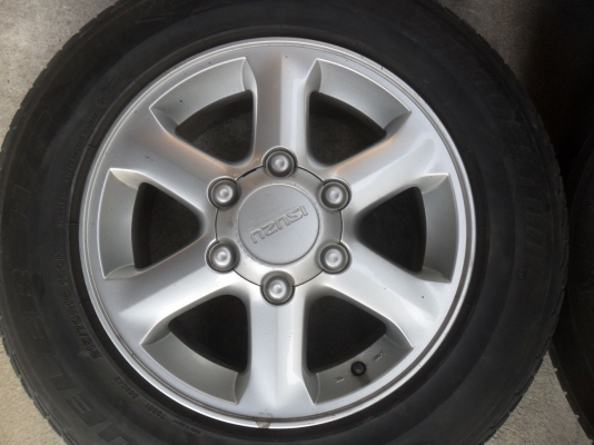 ล้อแม็ก 16นิ้ว 6รู อีซูซุ พร้อมยาง215/70R16 สวยๆ 4 ล้อ ราคา 6700 บาท ล้อแม็ก 16นิ้ว 6รู อีซูซุ พร้อมยาง215/70R16 สวยๆ 4 ล้อ ราคา 6700 บาท