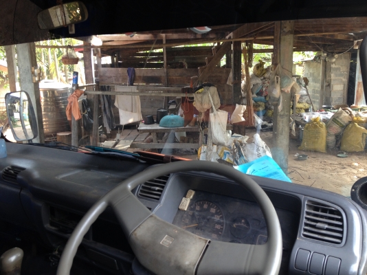 แบคโฮ PC 100-5 + รถดั้มพ์ 6 ล้อ ISUZU NPR 120+ ISUZU BB6