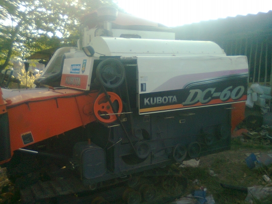 ขายรถเกี่ยวข้าว KUBOTA DC 60 มีสองคัน