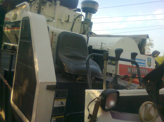 ขายรถเกี่ยวข้าว KUBOTA DC 60 มีสองคัน