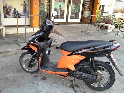 Click i ปี 53 สีดำ ส้ม รถบ้าน เครื่องแน่น ไม่หลวม ไม่มีควันขาว Click i ปี 53 สีดำ ส้ม รถบ้าน เครื่องแน่น ไม่หลวม ไม่มีควันขาว