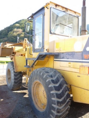 รถตัก Komatsu WA100-1 สภาพพร้อมใช้งาน สินค้าถึงไทยแล้วค่ะ