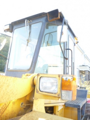 รถตัก Komatsu WA100-1 สภาพพร้อมใช้งาน สินค้าถึงไทยแล้วค่ะ