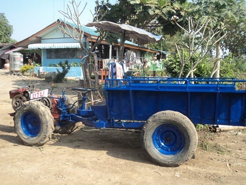 ขายรถอีแต๋นเอวอ่อนดั้มได้นะ ใช้ปั้มน้ำก็ดี้ ใช้บรรทุกน้ำฉีดยาก็ดี ใช้บรรทุกพืชผลทางกาลเกษตก็ได้ ขายรถอีแต๋นเอวอ่อนดั้มได้นะ ใช้ปั้มน้ำก็ดี้ ใช้บรรทุกน้ำฉีดยาก็ดี ใช้บรรทุกพืชผลทางกาลเกษตก็ได้