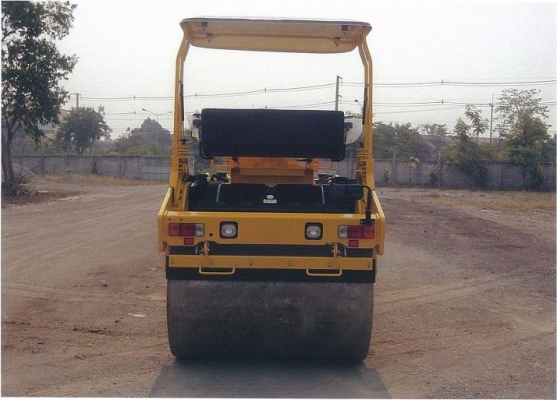 รถบดถนนล้อเหล็กคู่ SAKAI รุ่น SW652H-1K