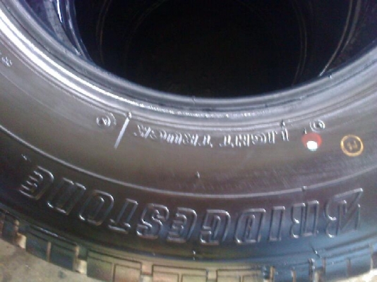 ยาง215 70R15R623ปี13มีตุมอยู่ทุกเส้นสภาพสวย