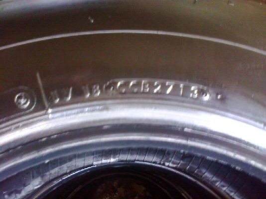 ยาง215 70R15R623ปี13มีตุมอยู่ทุกเส้นสภาพสวย