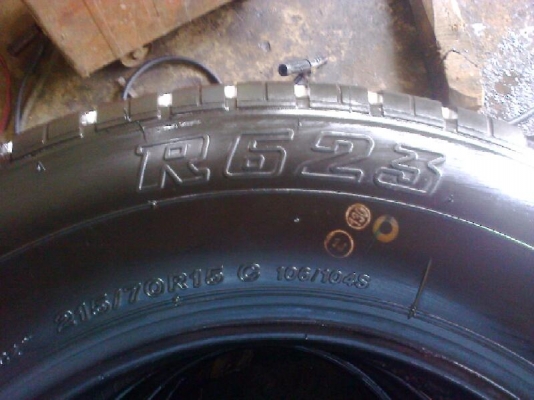 ยาง215 70R15R623ปี13มีตุมอยู่ทุกเส้นสภาพสวย