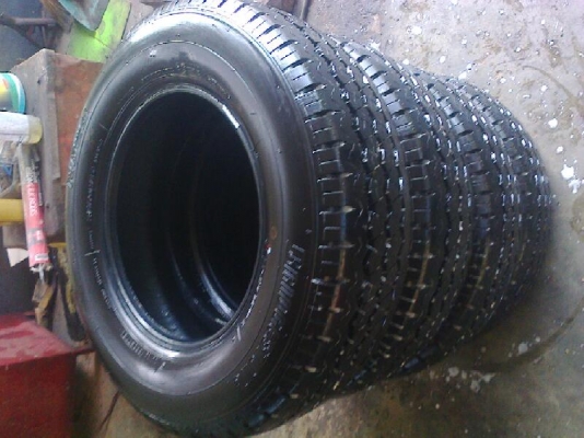 ยาง215 70R15R623ปี13มีตุมอยู่ทุกเส้นสภาพสวย