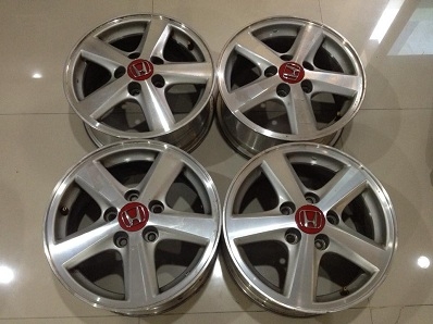 แม็กซ์ ACCORD 5 รู 15 นิ้ว สภาพเดิม ฝากลางแดงแท้ ตจว ส่งฟรีครับ