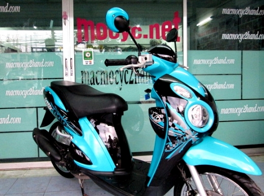 JALATO สีฟ้าขาว สีขายดี ระบบหัวฉีดประหยัดน้ำมัน ราคา 21900 บาท แถมฟรี เสื้อ และ หมวกกันน็อก