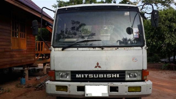 ขายรถบรรทุก MITSUBISHI - FUSO มิตซู ฟูโซ่ 6 ล้อ ติดเครน 3.5 ตัน T.082-8991113 ขายรถบรรทุก MITSUBISHI - FUSO มิตซู ฟูโซ่ 6 ล้อ ติดเครน 3.5 ตัน T.082-8991113