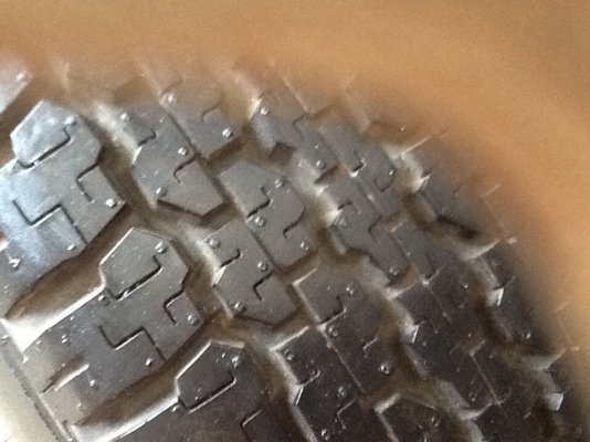 ยางถอดป้ายแดง205R16ปี13Bridcestone