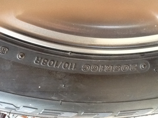 ยางถอดป้ายแดง205R16ปี13Bridcestone