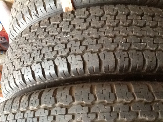 ยางถอดป้ายแดง205R16ปี13Bridcestone