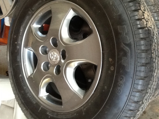 ยางถอดป้ายแดง205R16ปี13Bridcestone