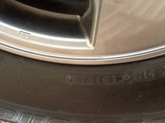 ยางถอดป้ายแดง205R16ปี13Bridcestone