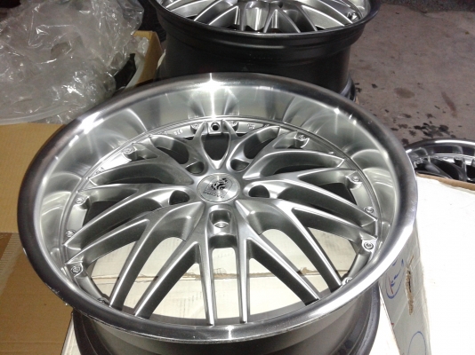 ขายล้อแม็กขอบ18 ห้ารู114หน้า8หลัง9