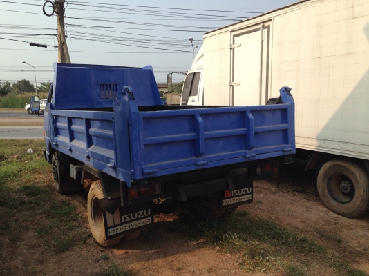 6ล้อดั้มเล็กNKR/135HP(รถห้าง)