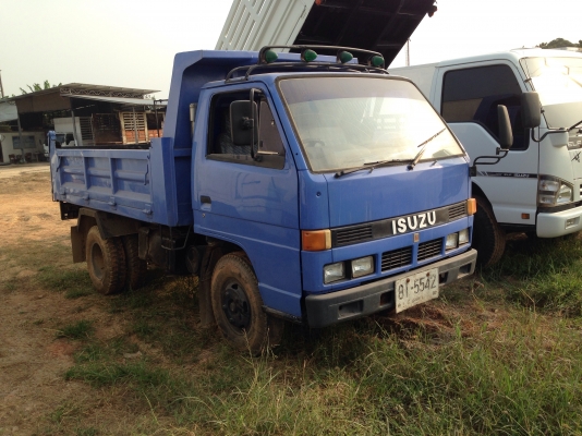 6ล้อดั้มเล็กNKR/135HP(รถห้าง)