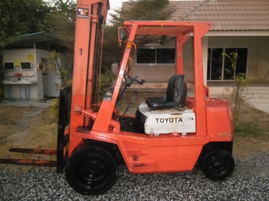 ขายรถโฟล์คลิฟสภาพดี ราคาไม่แพง toyota 2ตัน