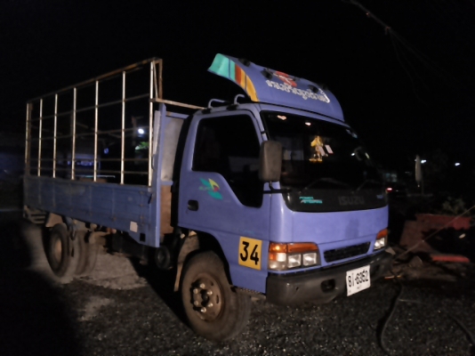 ลดราคาขายด่วน650000 ต่อลองได้6 ล้อ ISUZU NQR เทอร์โบอินเตอร์ พวงมาลัยเพาเวอร์ มีแอร์ รถสวยมากสภาพนางฟ้า