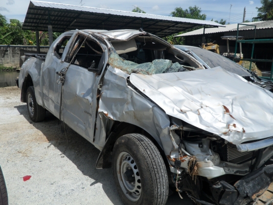 ขายซาก CHAVROLET COLORADO ปี12  พร้อมเล่มโอนลอย