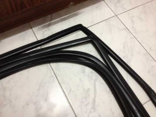 ขายยางสักกะหลาดในร่องกระจก4เส้น BMW e30 สภาพดี 1000บาท โทร0875077464โส กทม ขายยางสักกะหลาดในร่องกระจก4เส้น BMW e30 สภาพดี 1000บาท โทร0875077464โส กทม