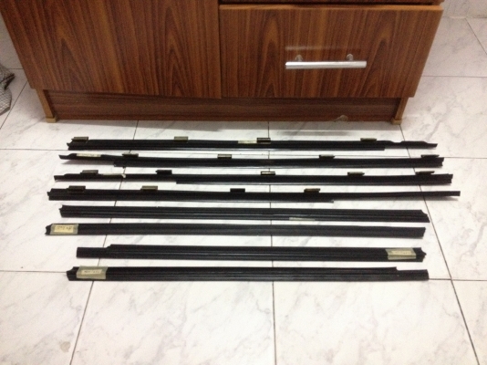 ขายยางสักกะหลาดรีดน้ำตัวใน/ตัวนอก8ชิ้น BMW e30 สภาพดี ราคา2900บาท โทร0875077464โส กทม