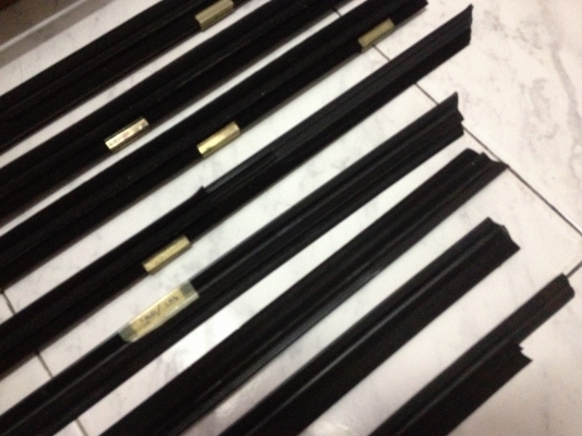 ขายยางสักกะหลาดรีดน้ำตัวใน/ตัวนอก8ชิ้น BMW e30 สภาพดี ราคา2900บาท โทร0875077464โส กทม ขายยางสักกะหลาดรีดน้ำตัวใน/ตัวนอก8ชิ้น BMW e30 สภาพดี ราคา2900บาท โทร0875077464โส กทม