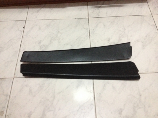 ขายชิ้นดำพลาสติกเสาประตูคู่หน้า2ชิ้น BMW e30 สภาพดี400บาท โทร0875077464โส กทม