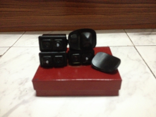 ขายสวิทช์กระจกไฟฟ้าตัวละ300บาทมี3ตัว และสวิทช์กระจกมองข้างปรับไฟฟ้า1ตัว400บาท BMW e30 โทร0875077464โส กทม ขายสวิทช์กระจกไฟฟ้าตัวละ300บาทมี3ตัว และสวิทช์กระจกมองข้างปรับไฟฟ้า1ตัว400บาท BMW e30 โทร0875077464โส กทม